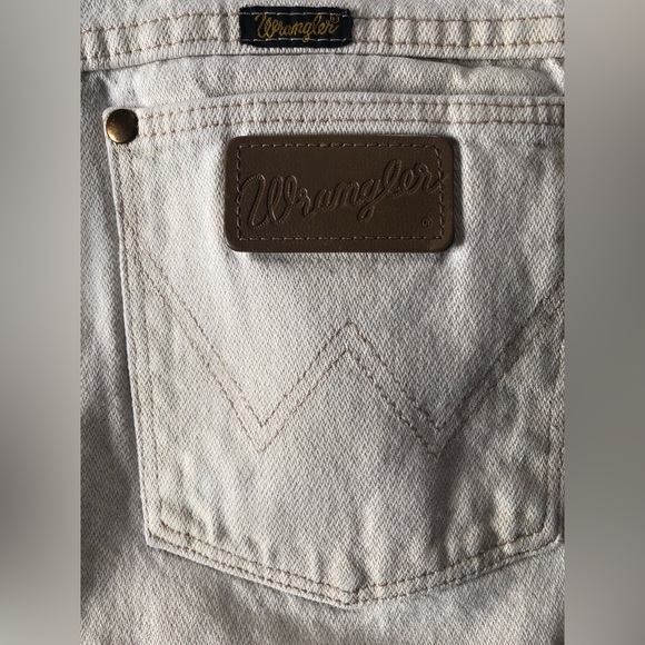 Men's Wrangler Beige Straight-Leg Jeans - Classic Casual 
Size 36x30
EUC - Picture 4 of 11